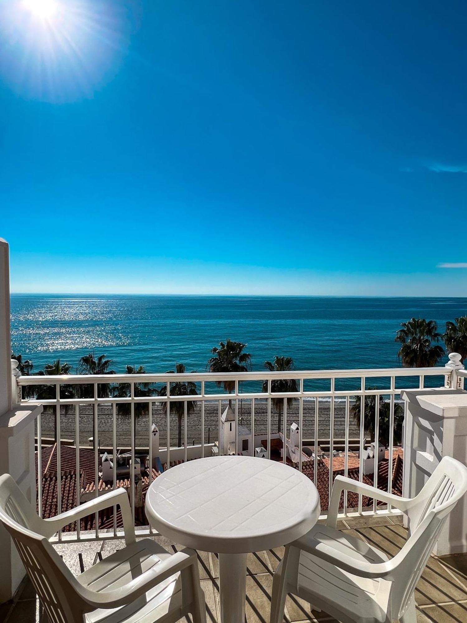 Perla Marina Hotel Nerja Bagian luar foto