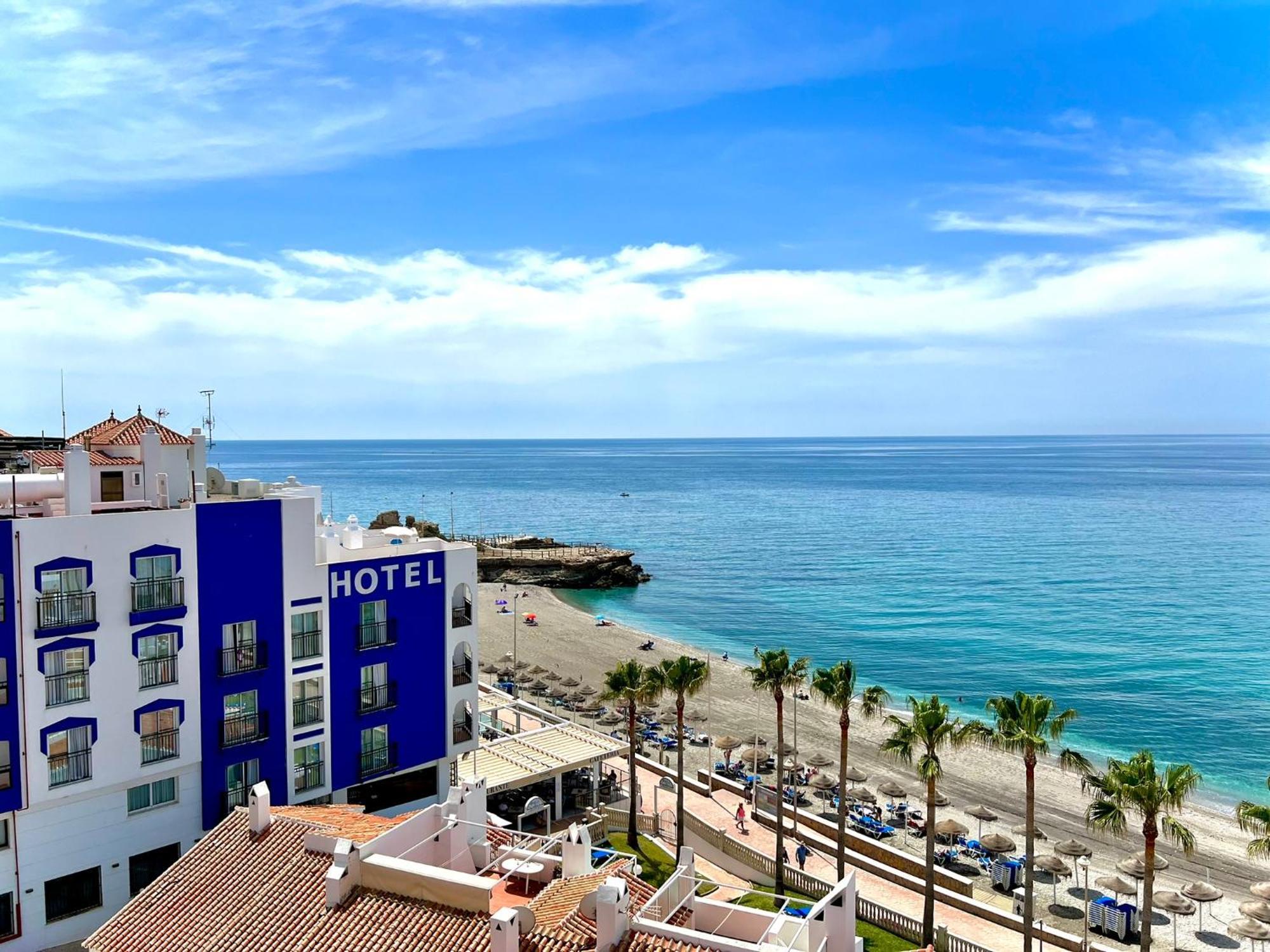 Perla Marina Hotel Nerja Bagian luar foto