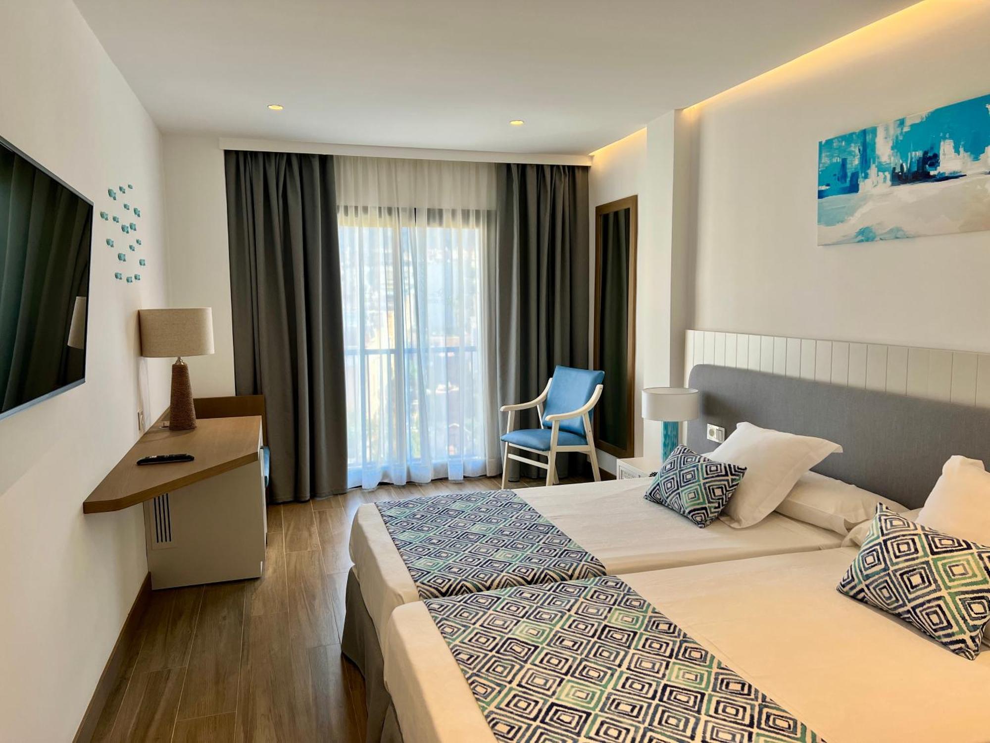 Perla Marina Hotel Nerja Bagian luar foto