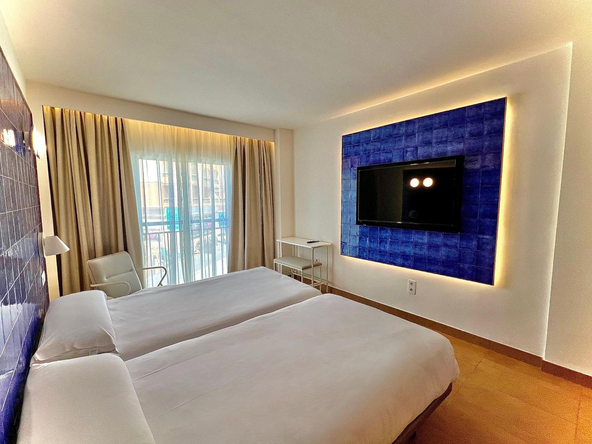 Perla Marina Hotel Nerja Bagian luar foto