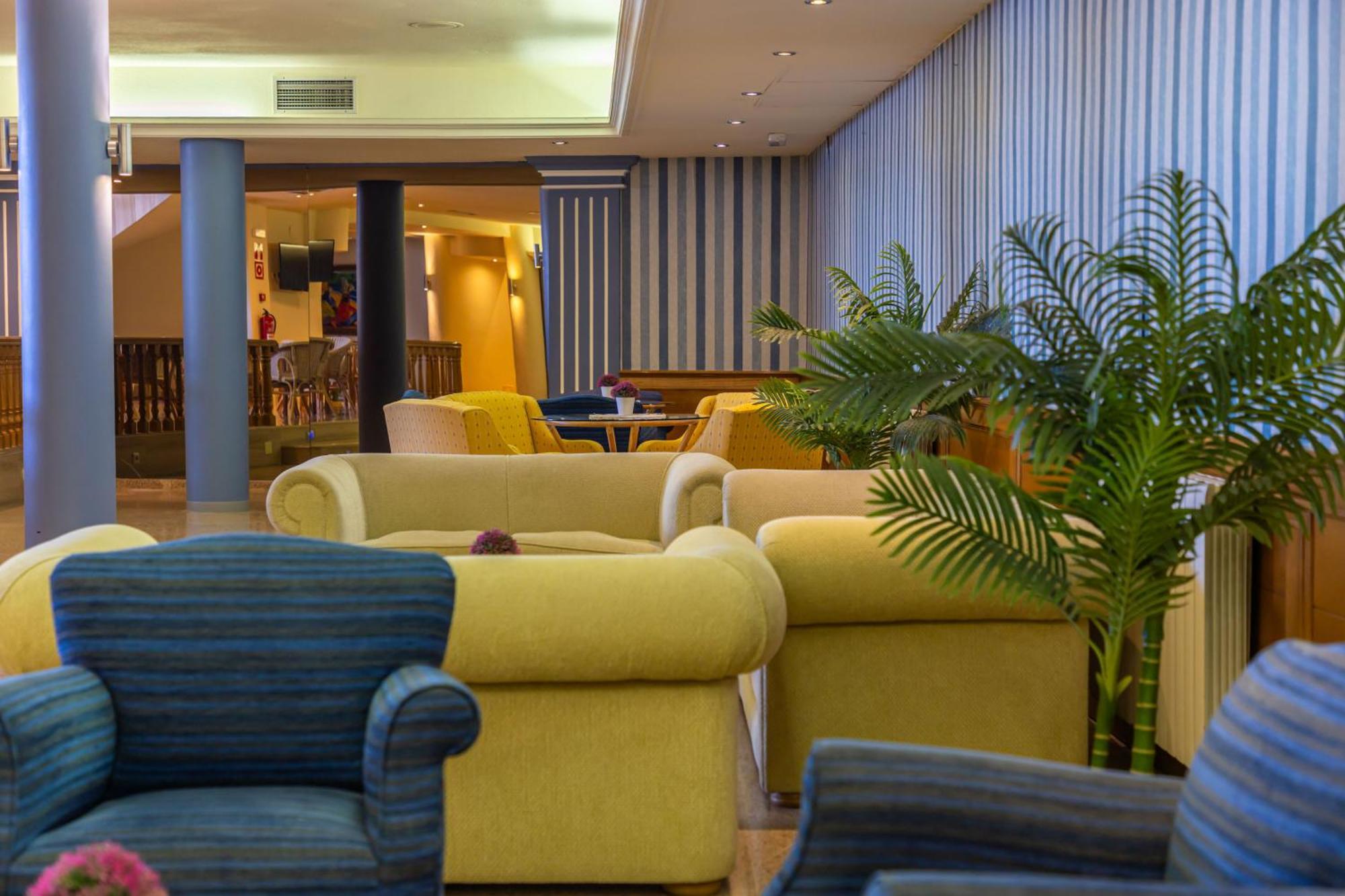 Perla Marina Hotel Nerja Bagian luar foto