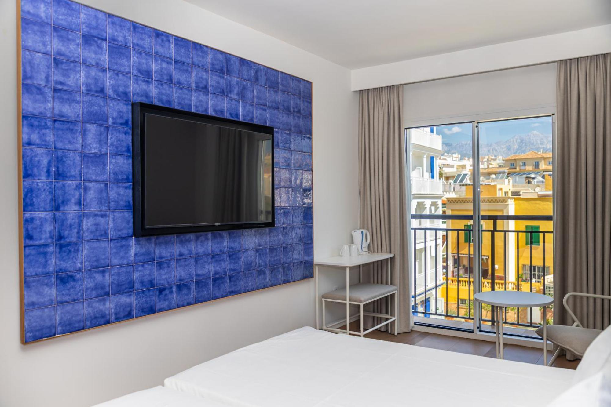 Perla Marina Hotel Nerja Bagian luar foto