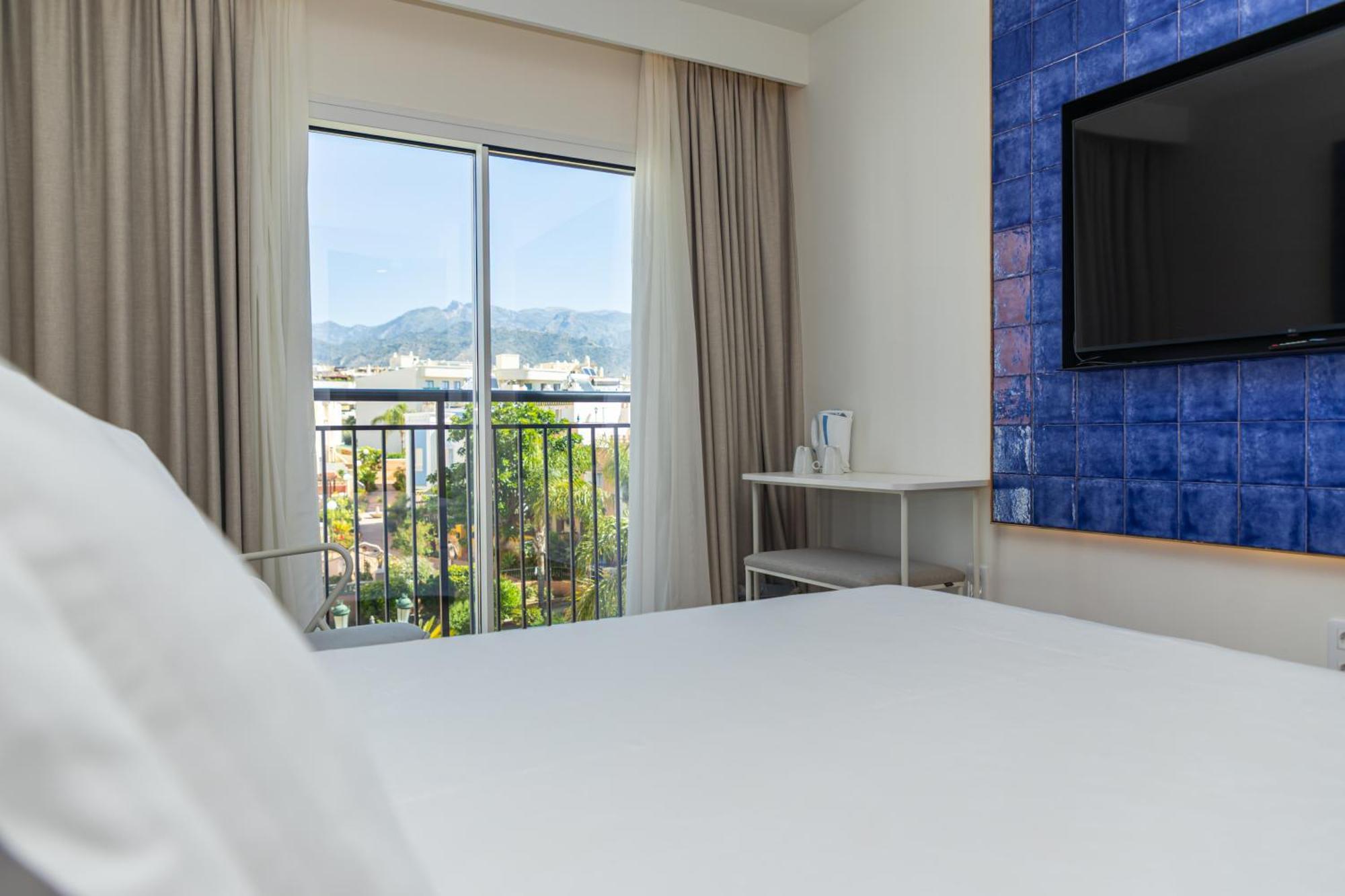 Perla Marina Hotel Nerja Bagian luar foto